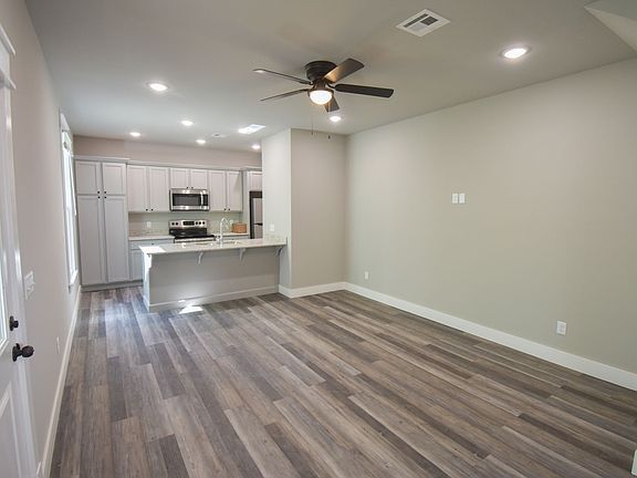 5th image of 748 S Locust Ave #B-2
