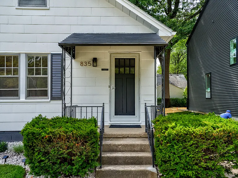 835 Allen St — Photo 1