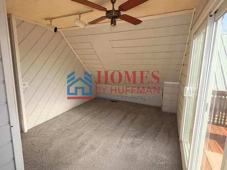 1219 Harriet St — Photo 13