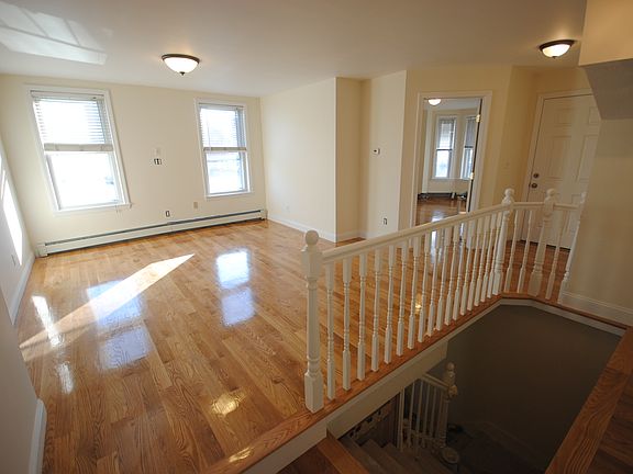 5th image of 30 Wordsworth St #2L