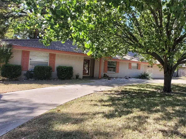 8429 Marys Creek Dr, Benbrook, TX 76116