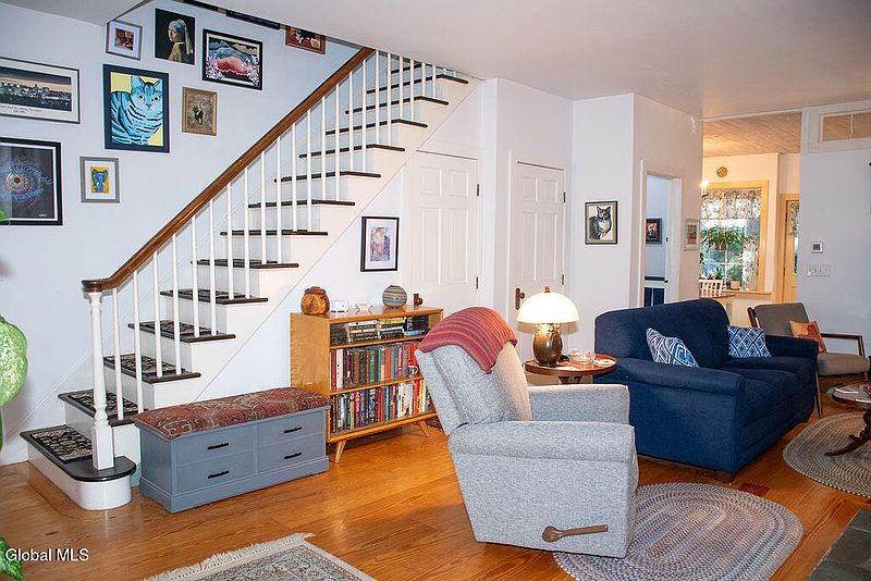 3rd image of 118 Jefferson Street