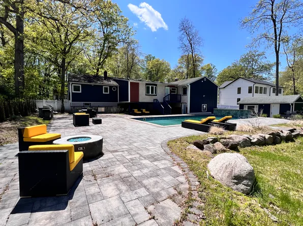 12 Haring Dr, Old Tappan, NJ 07675