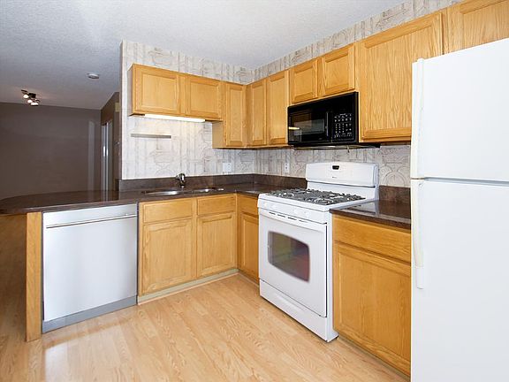 3rd image of 10808 Lexington Dr