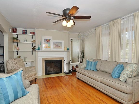 3rd image of 2115 W Roosevelt Dr