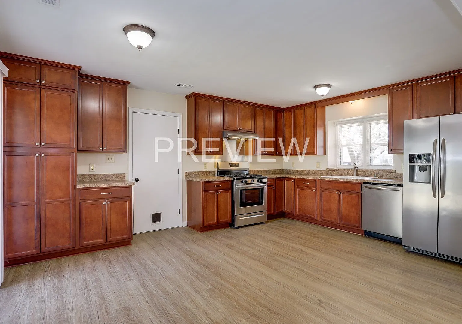 Beautiful open floor plan! — Photo 3