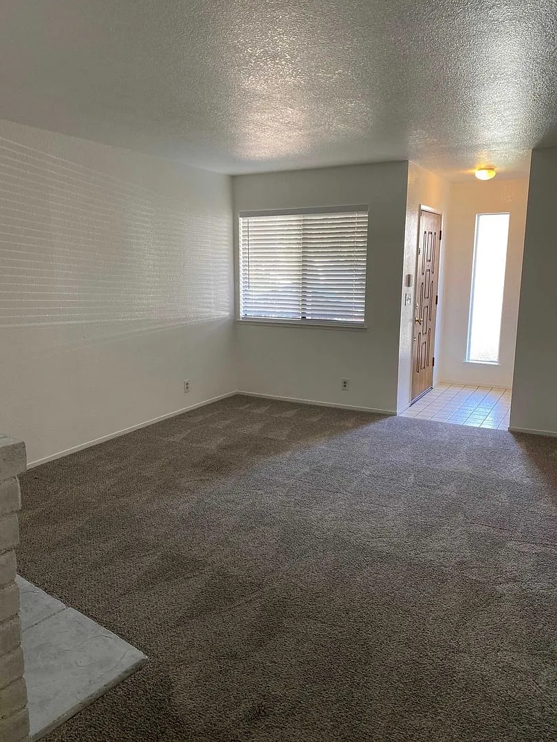 Fair Oaks 2bd/1ba Duplex with Garage near Sunrise & Sunset Ave — Photo 2
