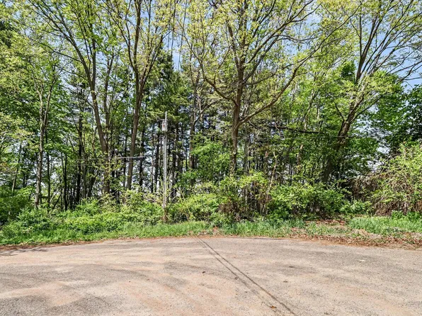 67544 Thunderbird Dr, Sturgis, MI 49091