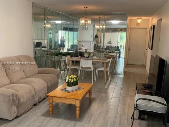 300 Berkley Rd APT 312, Hollywood, FL 33024