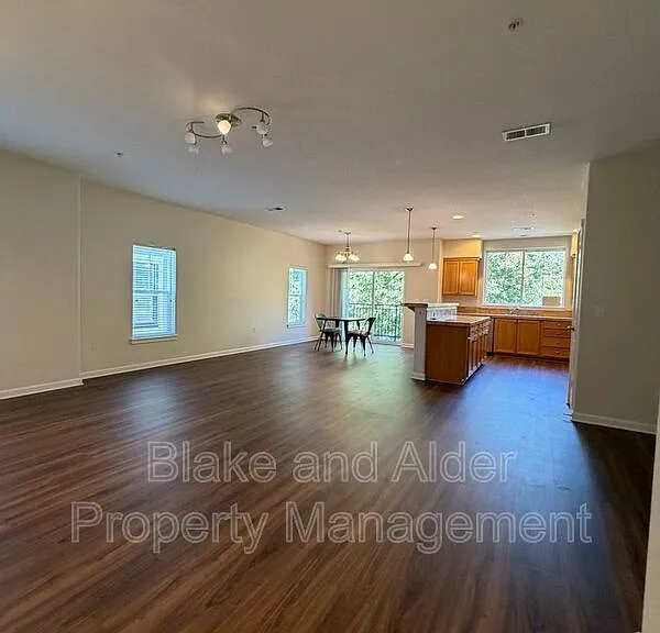 10805 NE Red Wing Way #202 — Photo 6