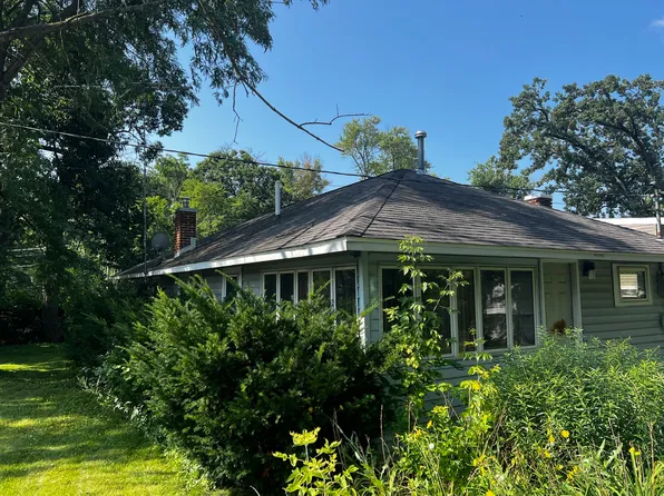 25234 W Park Dr, Antioch, IL 60002