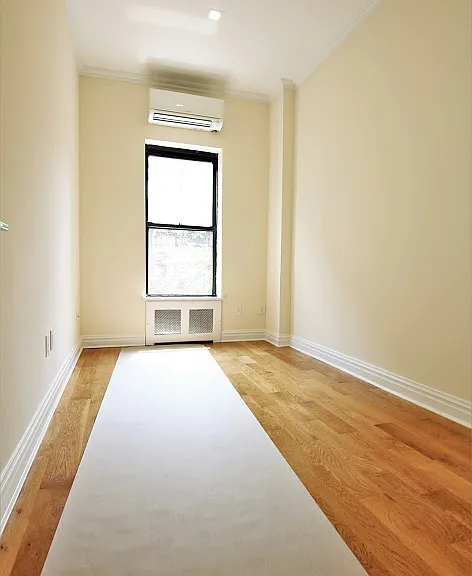 130 W 75th St #2E — Photo 4