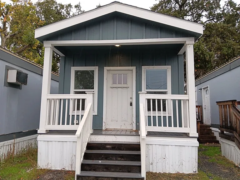2301 Beach Ln — Photo 1