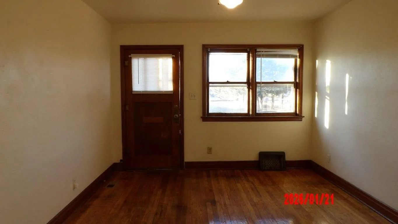 2 bed, 704 sqft, $695 — Photo 2
