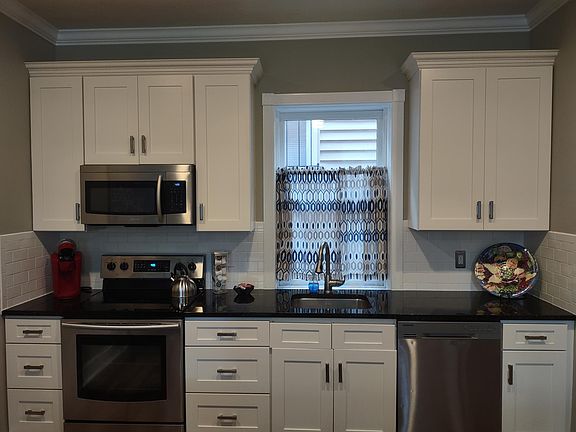 3rd image of 3144 Woodbine Ave #A
