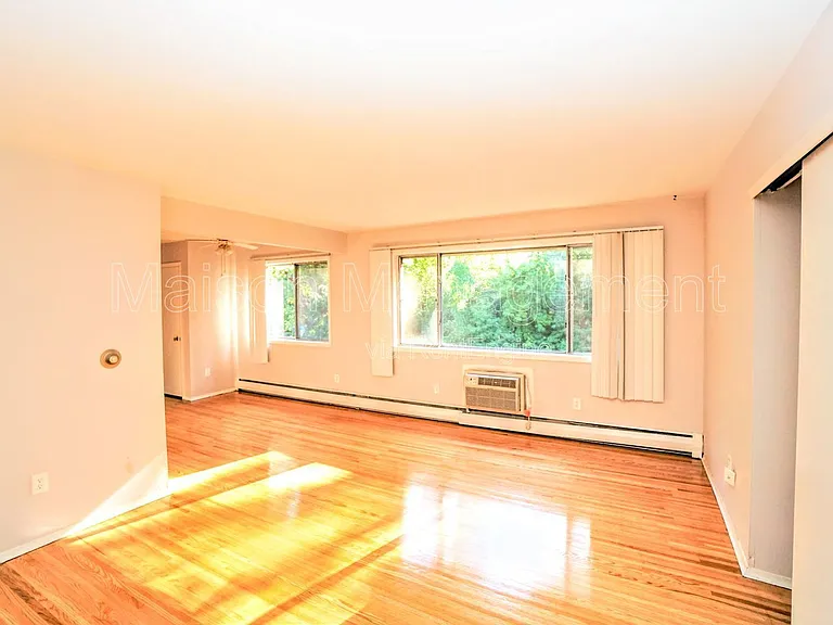 138-154 Woodhill Dr — Photo 4