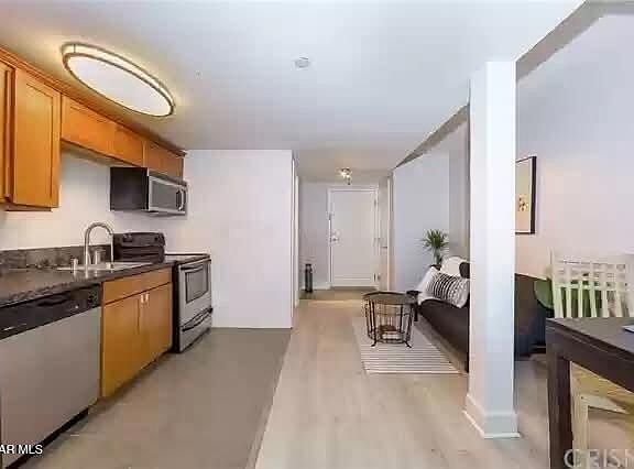 3rd image of 10982 Roebling Ave APT 109