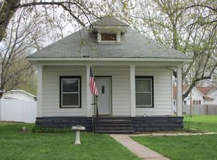 620 S Pine St, Friend, NE 68359