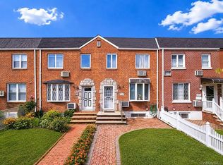 6316 76th St, Middle Village, NY 11379