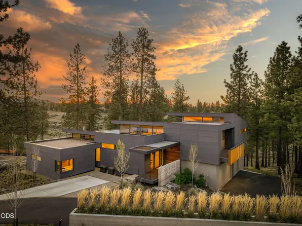 61865 Hosmer Lake Dr, Bend, OR 97702
