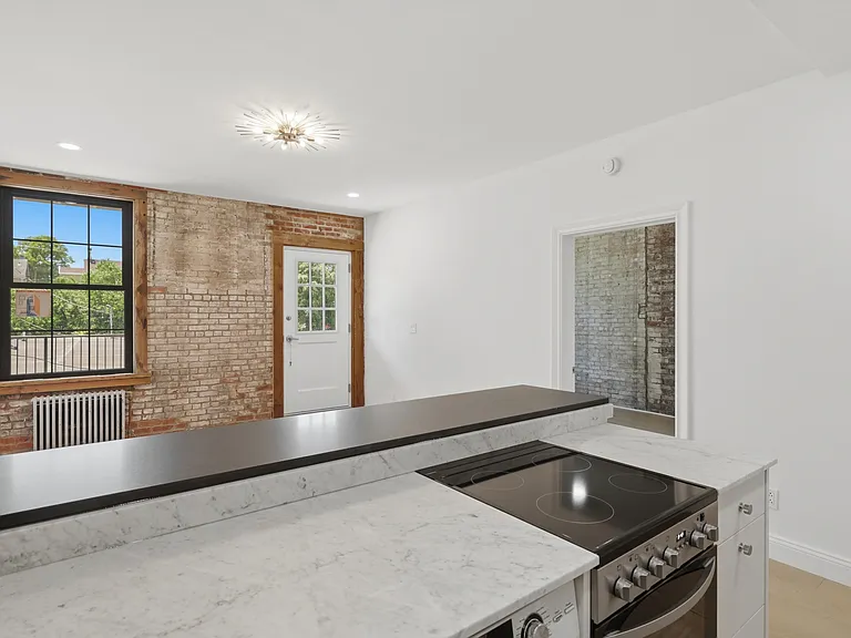 207 Main St #5 — Photo 3