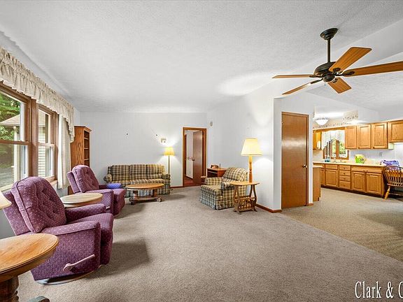 3rd image of 11080 Vergennes St SE
