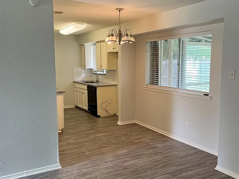 507 Hilltop Ln — Photo 11