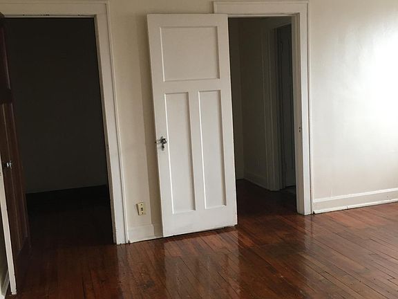 3rd image of 2300 Auburn Ave APT 210