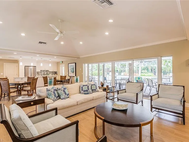 2203 Gulf Shore Blvd N #E1 — Photo 22