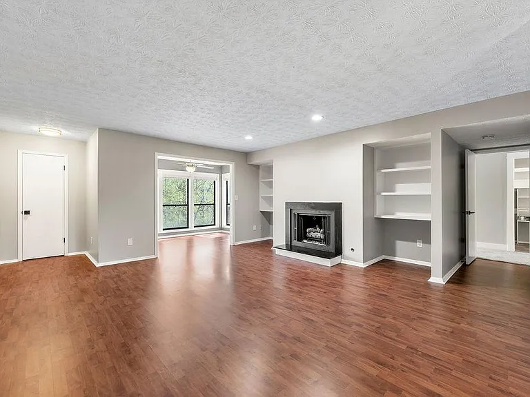 516 Park Ridge Cir — Photo 3