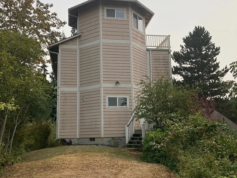 315 Whatcom St — Photo 5