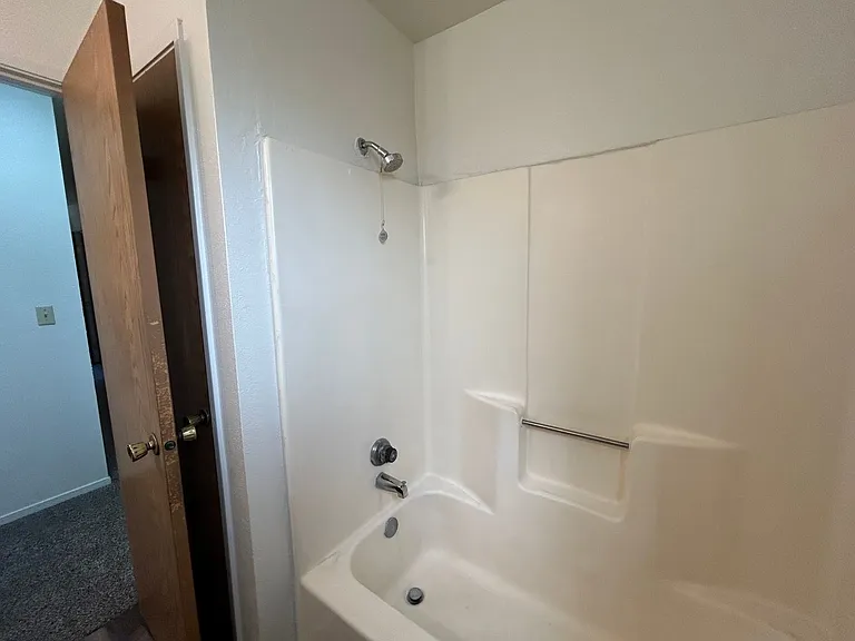 134 S Parsons Ave #F — Photo 15
