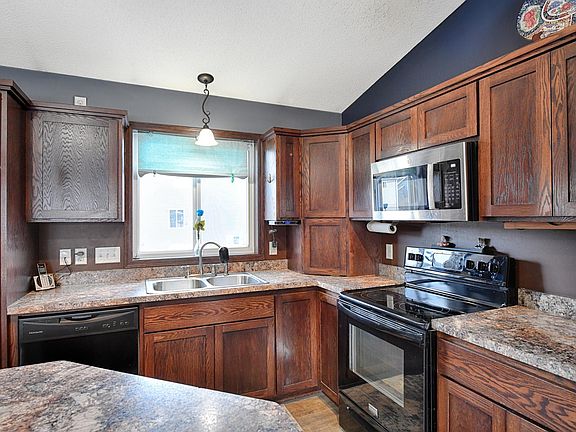 5th image of 122 Dogwood St NE