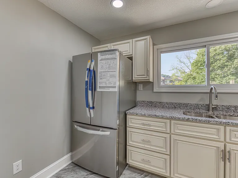 1216 Norway St #101 — Photo 4