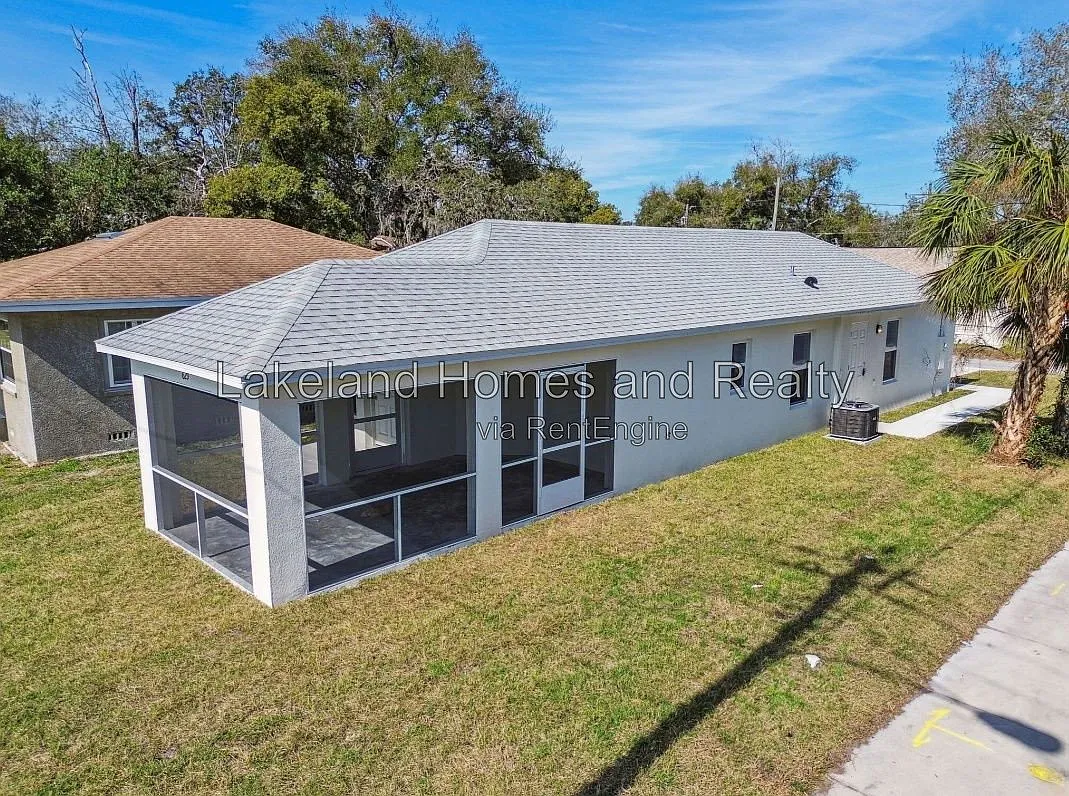 3 bed, 2.0 bath, 1100 sqft, $1,750 — Photo 3