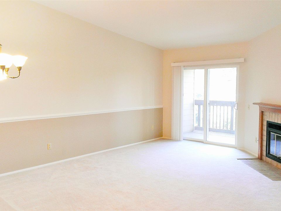Huge living room with wood fireplace, deck, vaulted ceilings