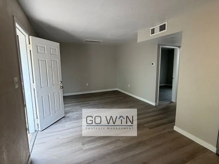 1537 W Pierce St — Photo 13
