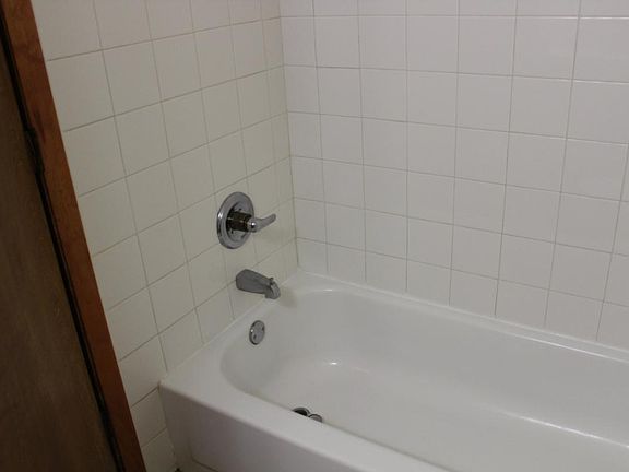 Ceramic tile in shower/tub