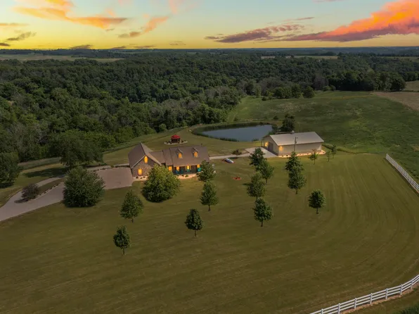 5069 Schaefer Ln, Potosi, WI 53820