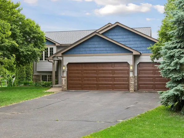 680 Lois Ln, Lino Lakes, MN 55014