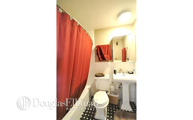 Rented by Douglas Elliman | media 35