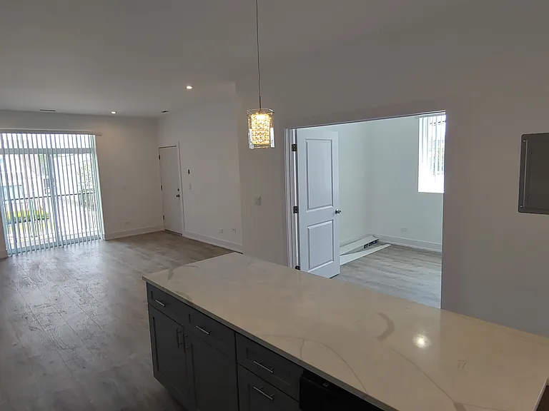 4414 N Austin Ave #100 — Photo 8