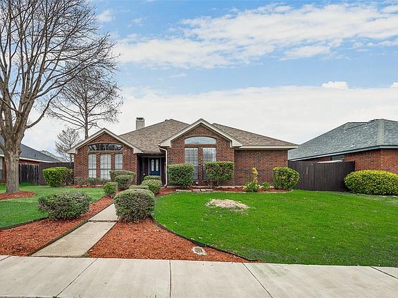 3rd image of 1025 Monarch Dr