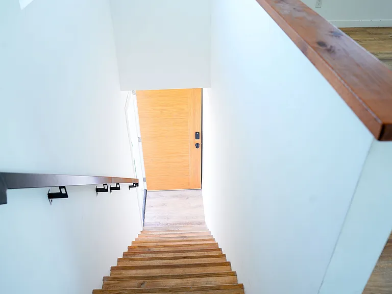 629 W Hillsdale St #A — Photo 10