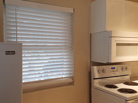 2nd image of 1005 Myers Park Ln APT 1