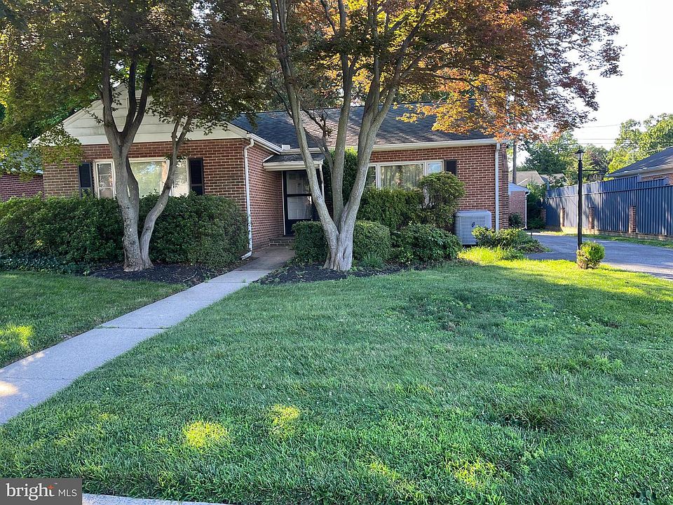 1st image of 604 Grant Pl