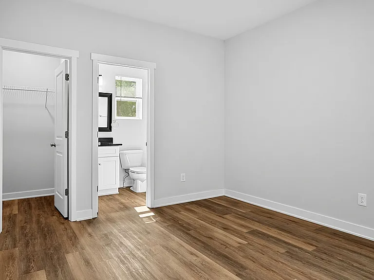 3953 Unit B (Upper level)