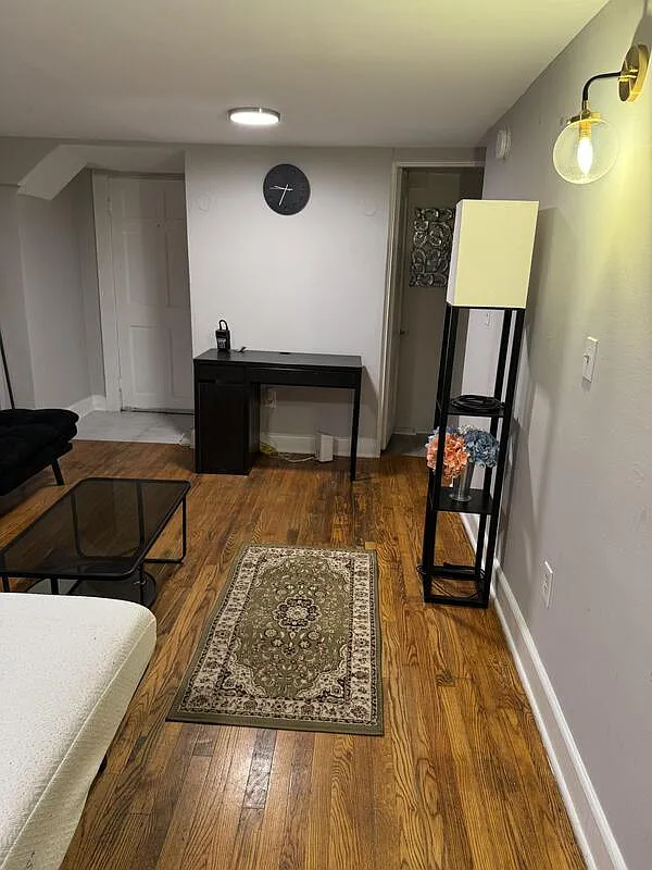 1 bed, 1.0 bath, 500 sqft, $900 — Photo 1