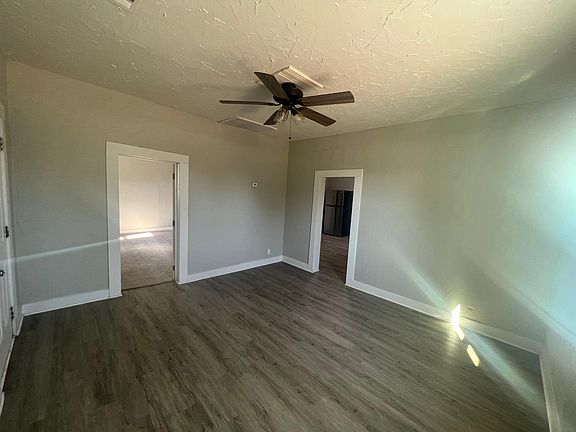 3rd image of 711 19th St