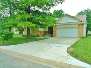 1729 S Red Oaks St, Wichita, KS 67207
